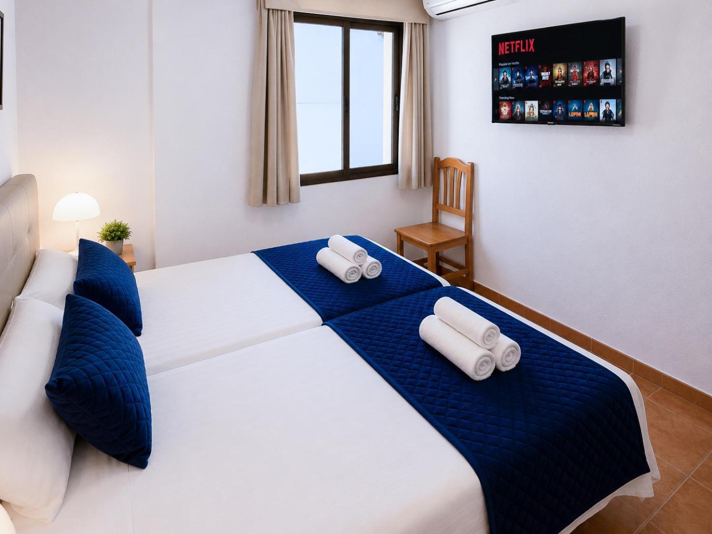 Chambre Lits Jumeaux avec Salle de Bains Commune