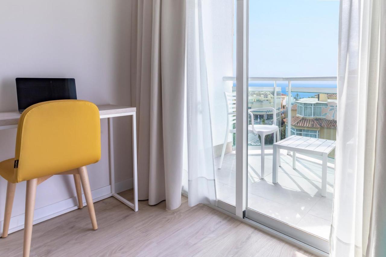 Chambre Double - Vue Latérale sur Mer